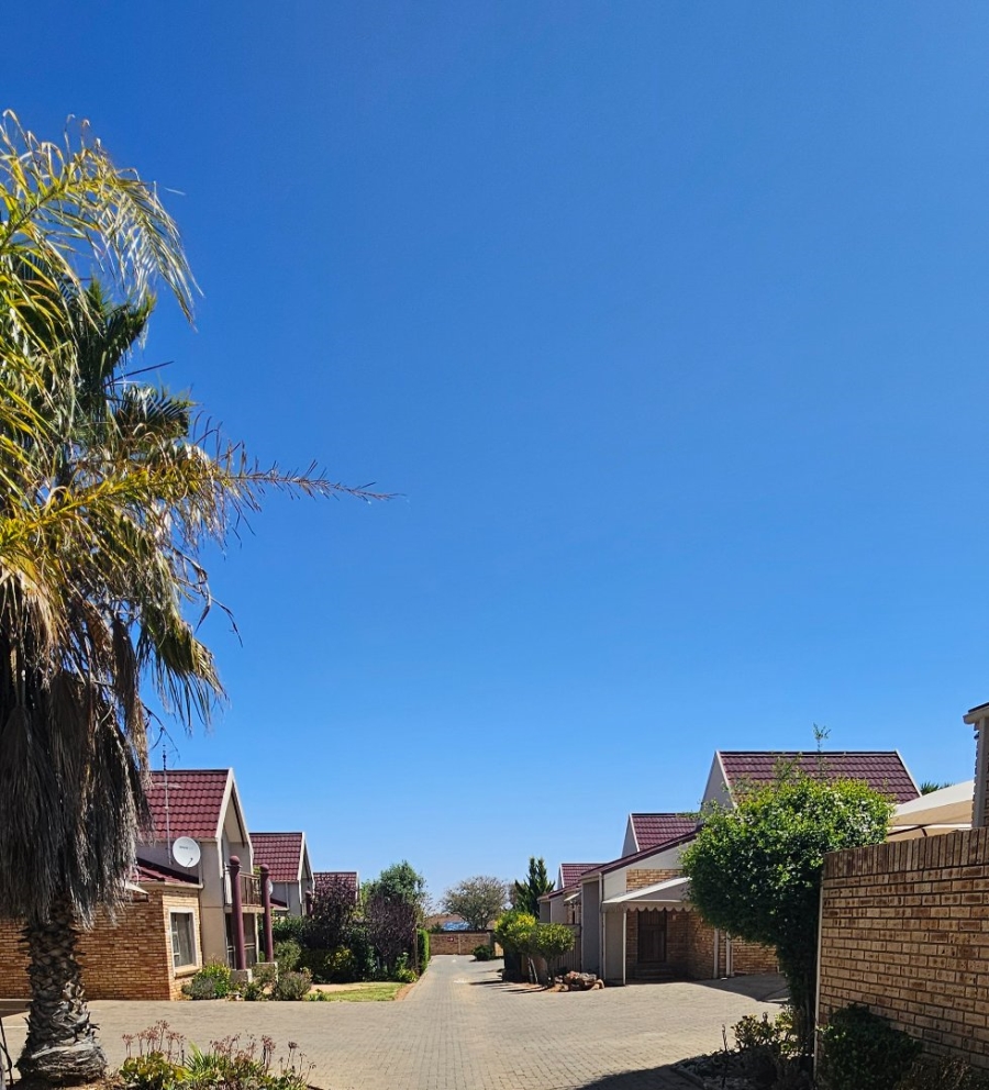 3 Bedroom Property for Sale in Langenhovenpark Free State